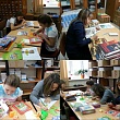 Уватские волонтеры провели акцию «Помоги библиотеке», штамповали книги